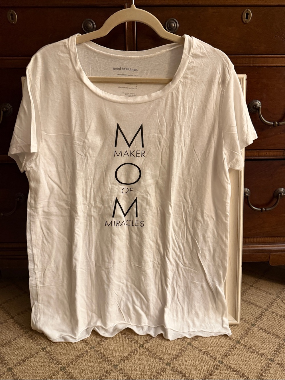 good hYOUman White graphic vertical text t-shirt design “MOM" S